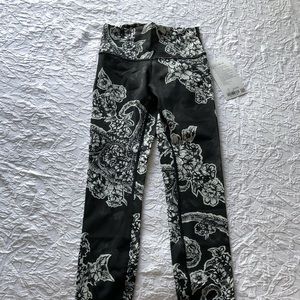 NWT Wunder Under legging